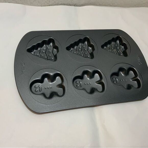 Wilton 6 count Christmas - Tree and Gingerbread - Muffin Or Mini Cake Pan - Picture 2 of 5